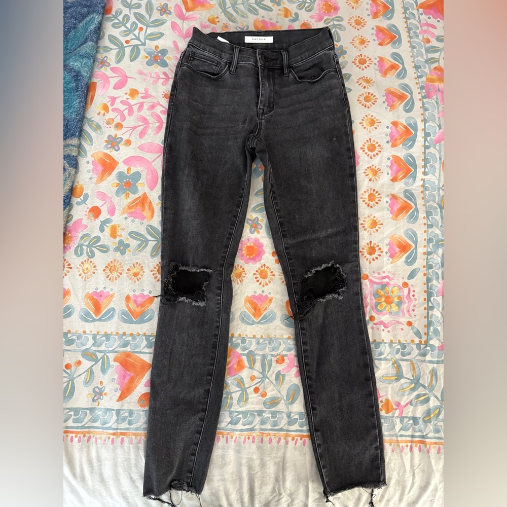 PacSun Women's Black Distressed Jeggings